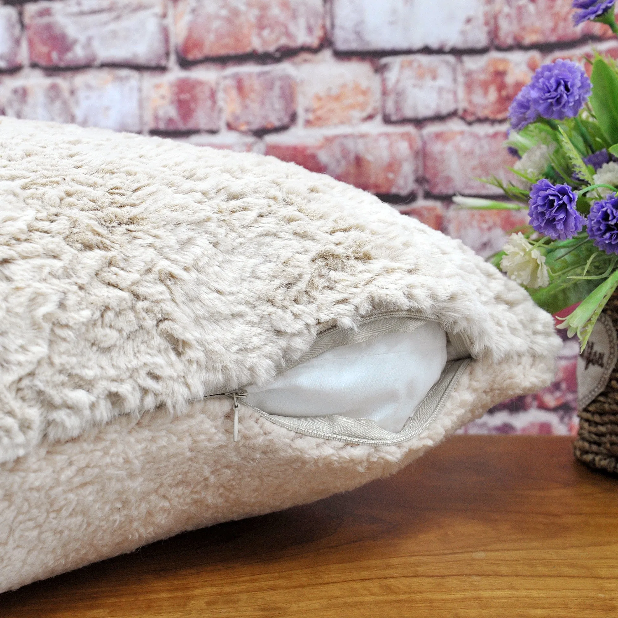 Rabbit Faux fur 2 Piece Decorative Pillow Covers (20" x 20")