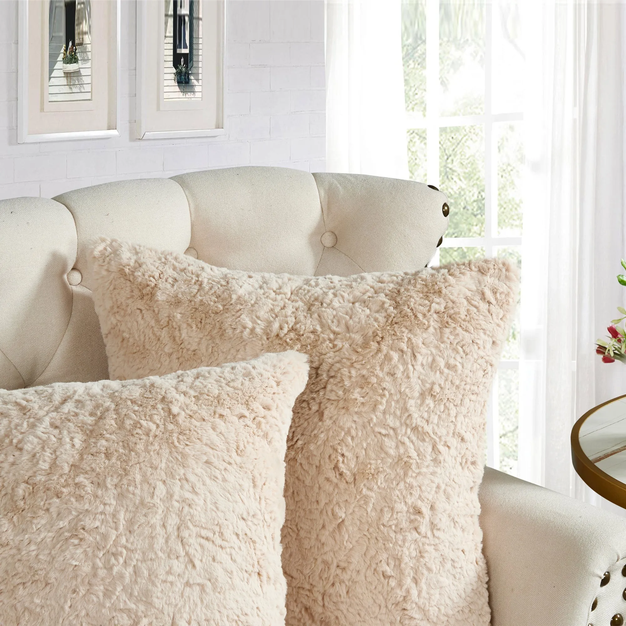 Rabbit Faux fur 2 Piece Decorative Pillow Covers (20" x 20")